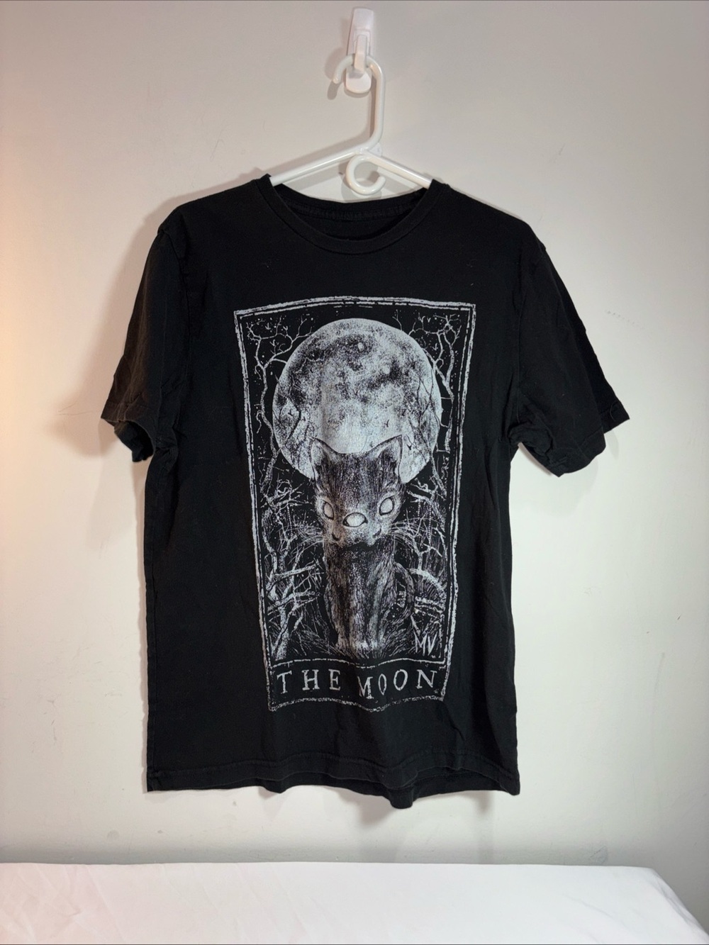 Black 'The Moon' Graphic Tee - Men. 897